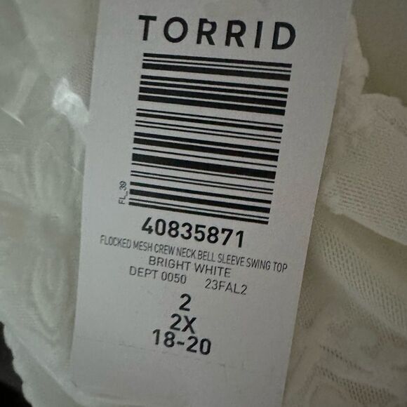 NWT TORRID Flocked Mesh Bell Sleeve Swing Top Size 2 2x 18 20 white blouse lace - Picture 3 of 6